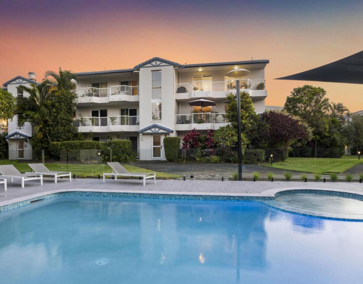 Apartment Rare 3 Bed Beachside Burleigh *