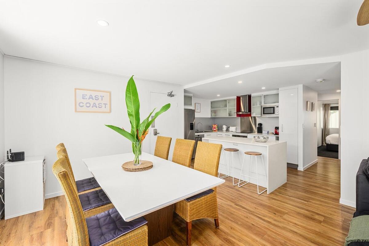 Rare 3 Bed Beachside Burleigh Apartment *