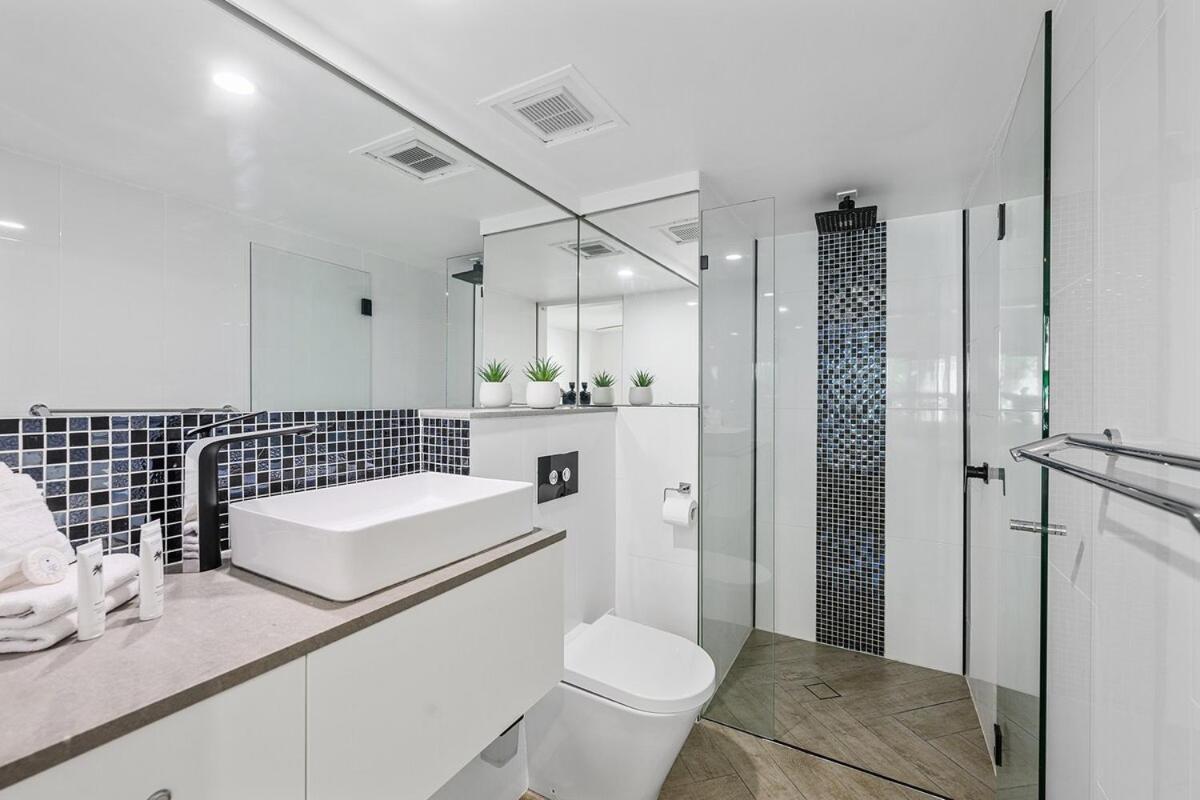 Rare 3 Bed Beachside Burleigh * Gold Coast