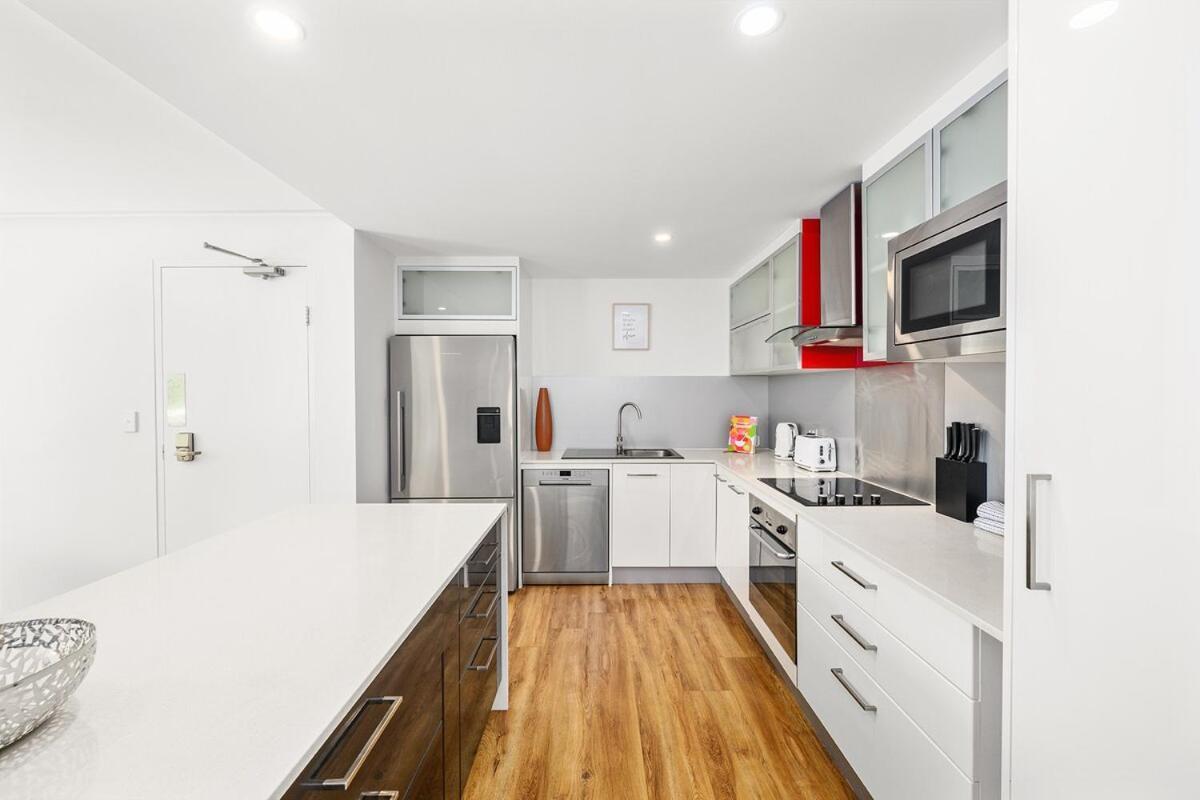 Rare 3 Bed Beachside Burleigh Apartment *