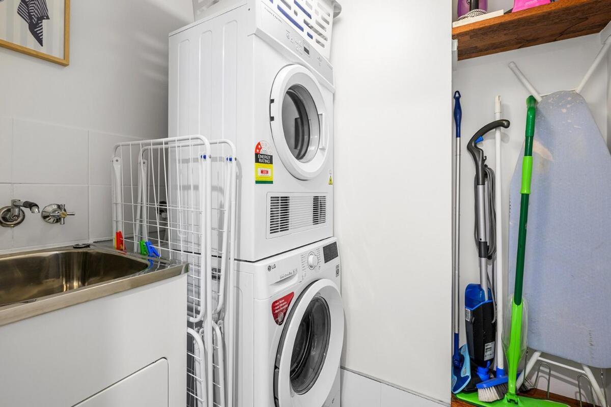 Apartment Rare 3 Bed Beachside Burleigh